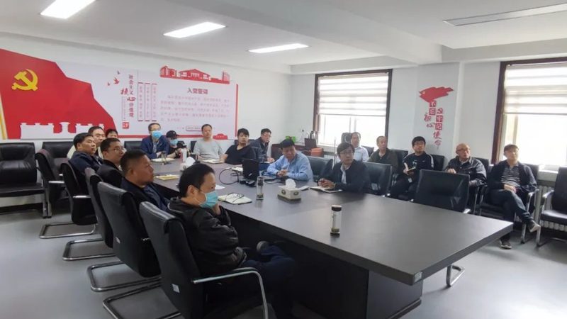 小标题：报名费，背后的成本考量